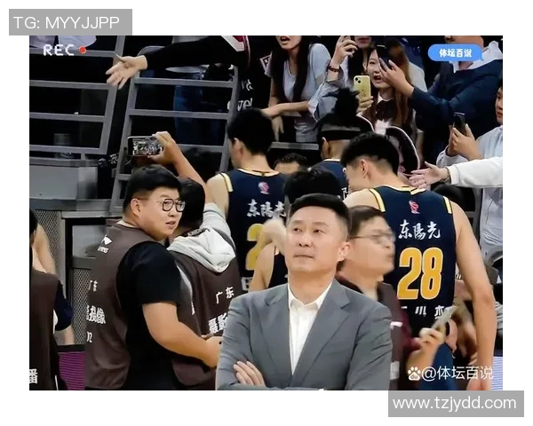 广州篮球队实力引发热议球迷对球队表现的不同看法与争论